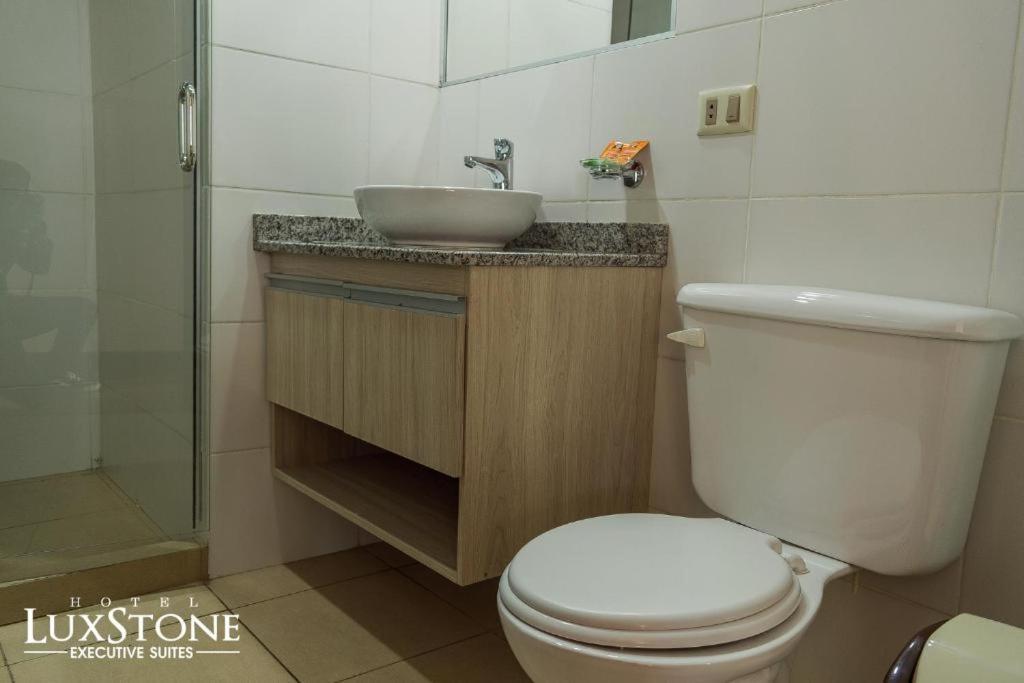 לה פאז Luxstone Executive & Suites מראה חיצוני תמונה