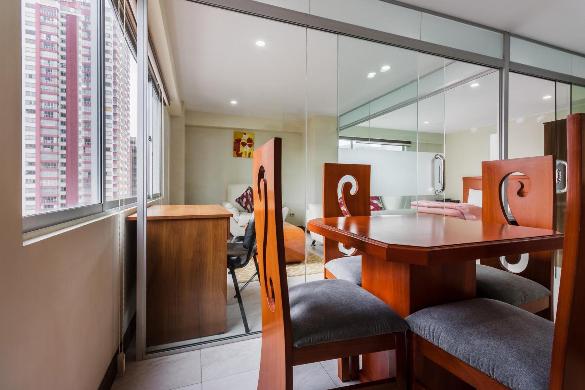 לה פאז Luxstone Executive & Suites מראה חיצוני תמונה