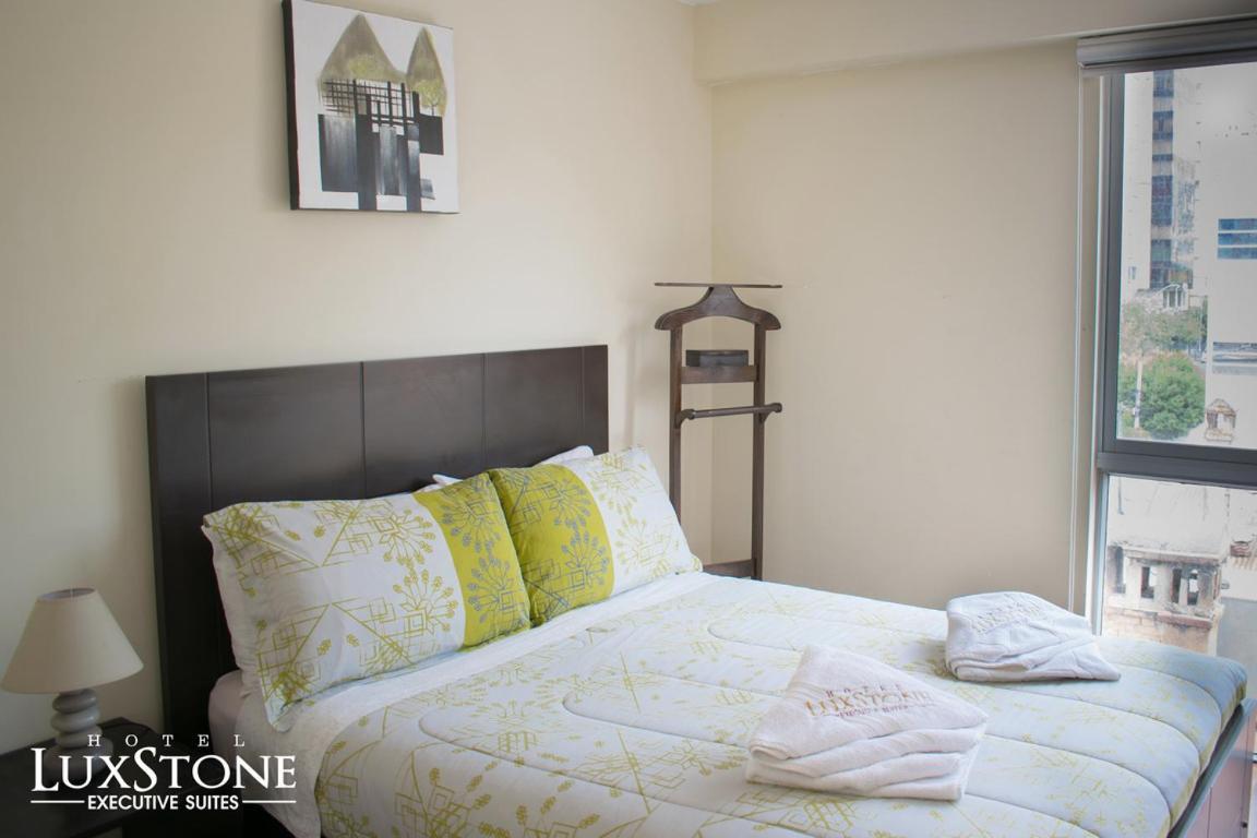 לה פאז Luxstone Executive & Suites מראה חיצוני תמונה